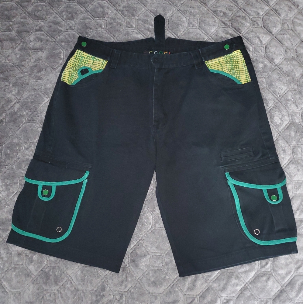 Vintage Coogi Black And Green Accent Cargo Shorts Size 42 (Missing Buttons)
